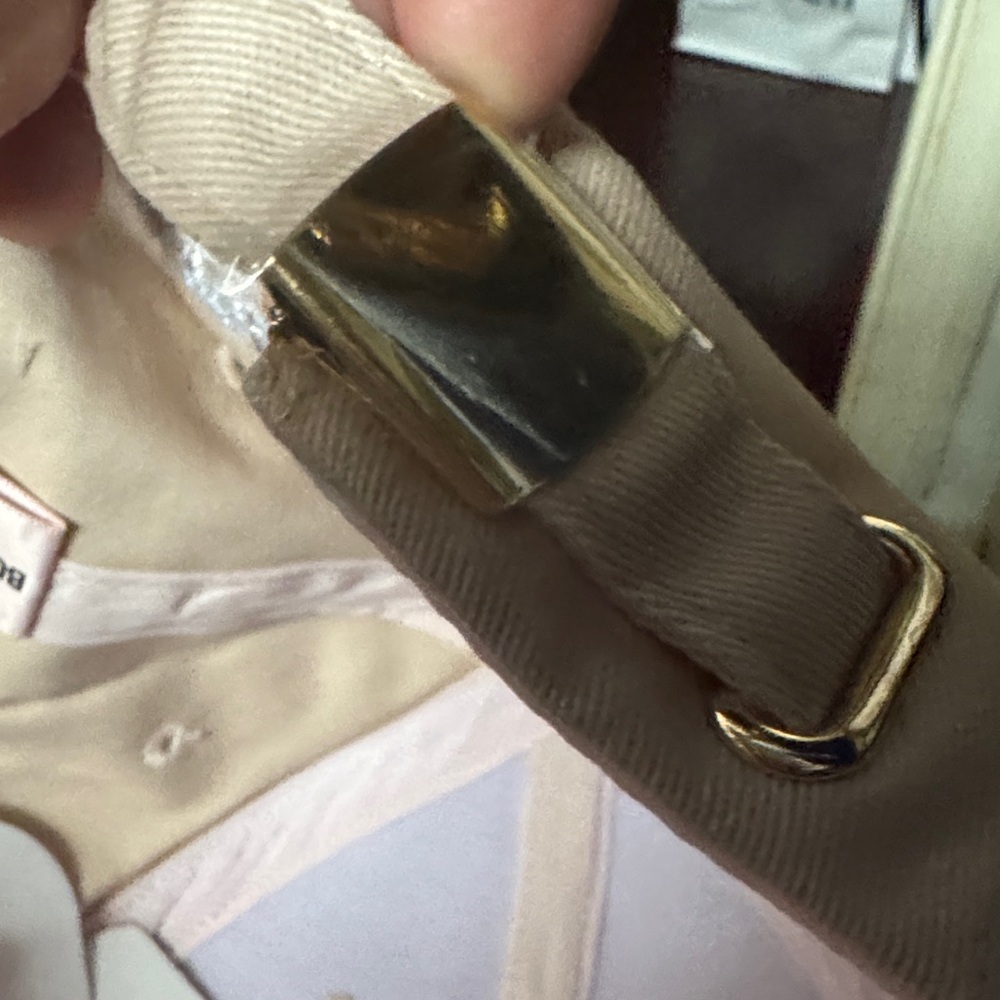 Burberry Light Pink Cap with Gold Buckle - Picture 4 of 7